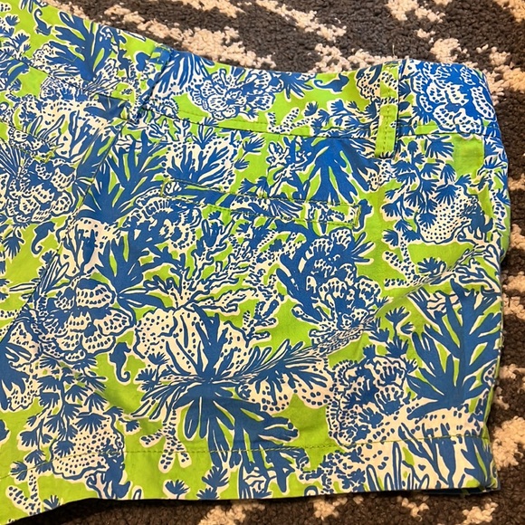 Lilly Pulitzer Walsh short size 10 - Picture 5 of 6